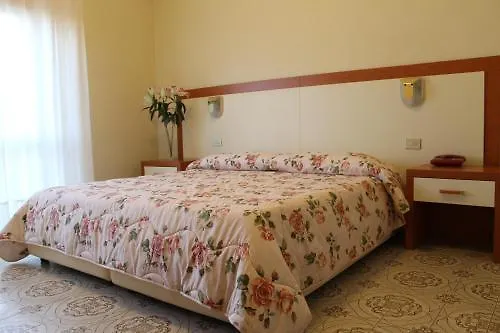 伊斯马尔酒店 3* 丘西