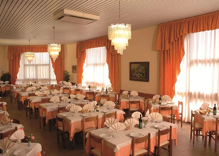 伊斯马尔酒店 3* 丘西